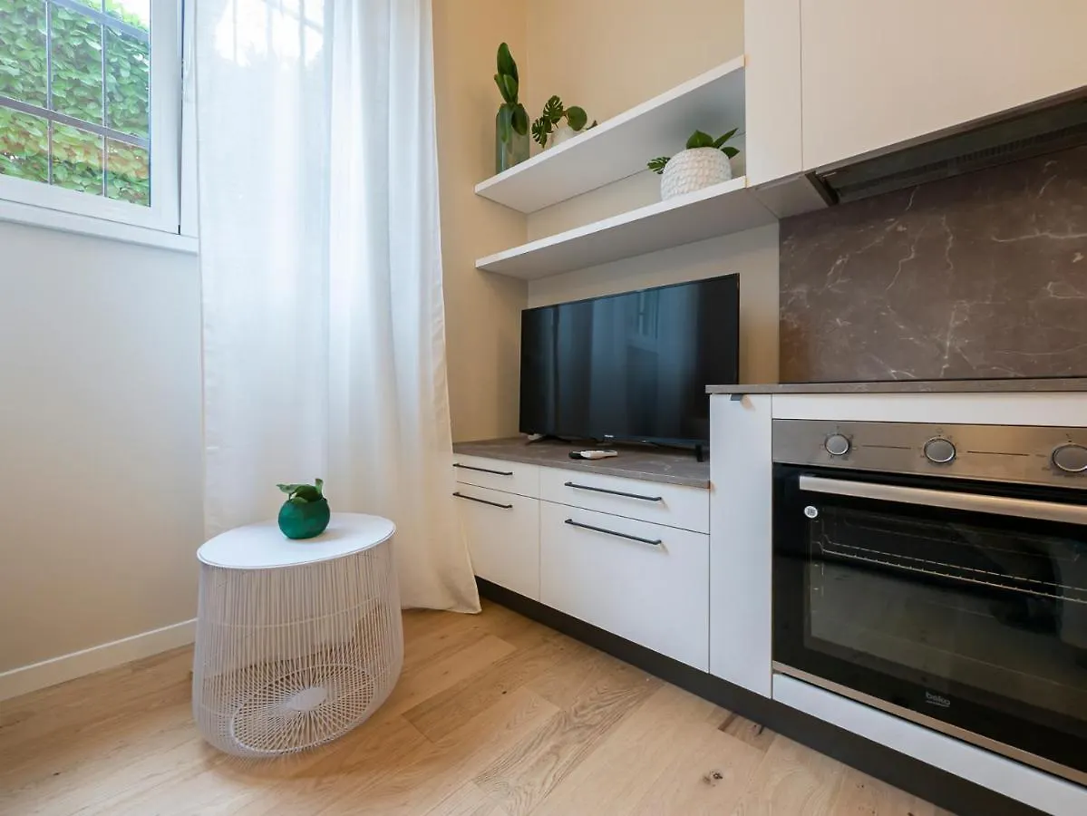 I Host Apartment - Ranzoni 2 Milan 0*,  Italy